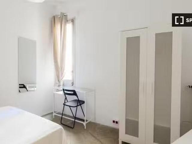 Bonito Habitación amueblada en piso de 14 habitaciones en Sant.