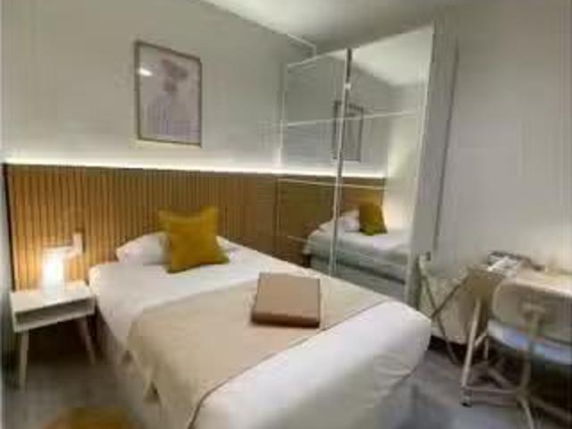Bonito Habitación compartida de 3 habitaciones en alquiler en.