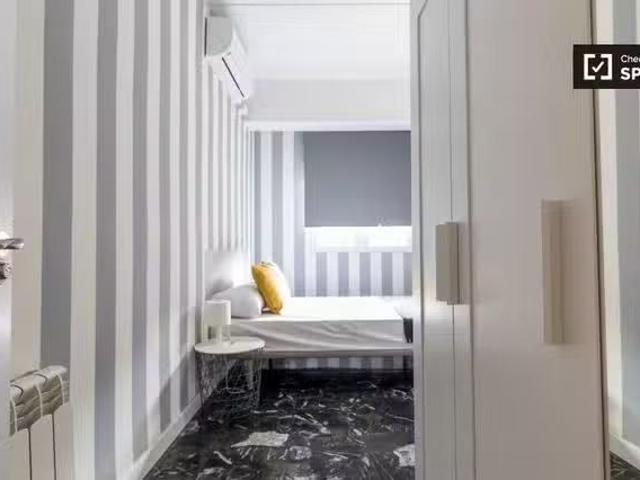 Nuevo Habitación de estilo en un apartamento de 8 habitaciones.