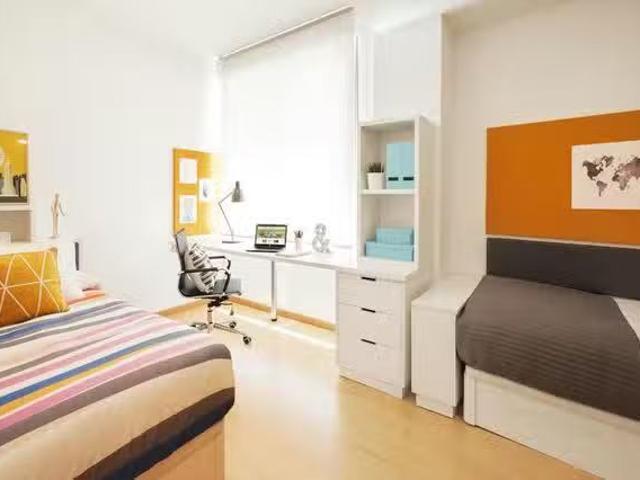 Barato Habitación en Avenida de Galicia, Ensanche II