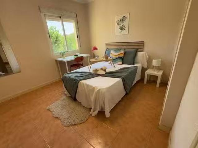 Acogedor Habitación en Avenida de Portugal, Latina