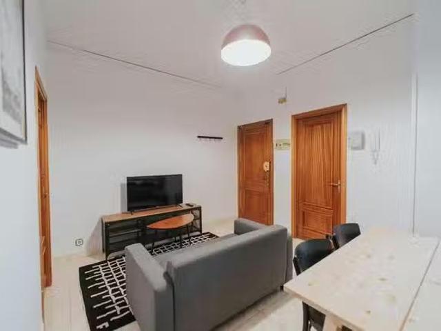 Bonito Habitación en Avenida del Mediterráneo, Retiro