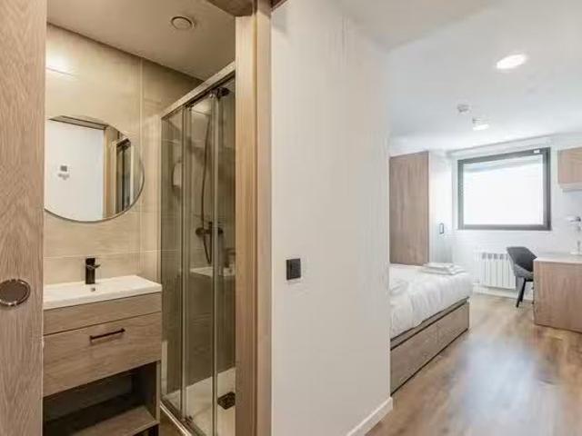 Encantador Habitación en Avenida del Cardenal Herrera Oria