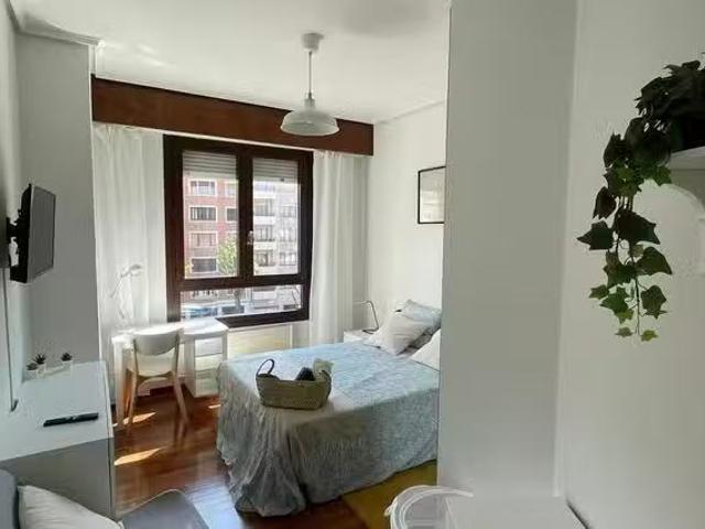 Único Habitación en Avenida del Ferrocarril, Basurtu