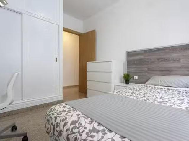 ¡Oferta! Habitación en Avinguda de la Constitució