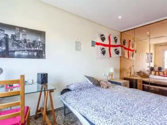 Bonito Habitación en Avinguda del Cardenal Benlloch