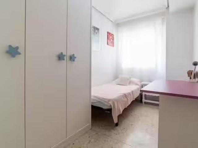 ¡Oferta! Habitación en Avinguda del Cardenal Benlloch, Albors