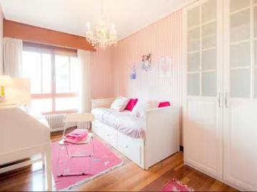 Bonito Habitación en Amadeo Deprit Kalea, Iturrialde