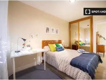 Acogedor Habitación en apartamento de 3 dormitorios en Begoña.