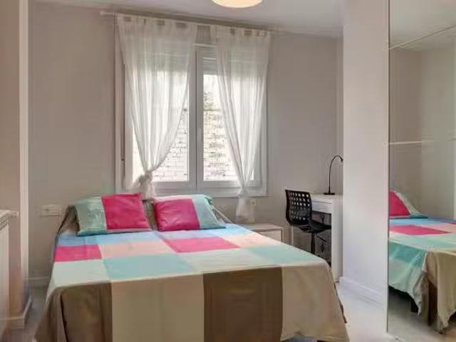Único Habitación en C. de Luis Antonio Oro Giral, Universidad