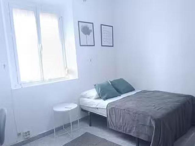 Único Habitación en Calle María Galiana, Bellavista