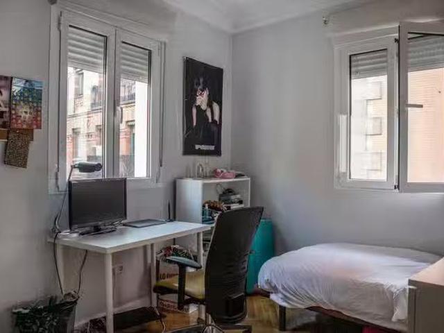 ¡En alquiler! Habitación en Calle Acuerdo, Malasaña