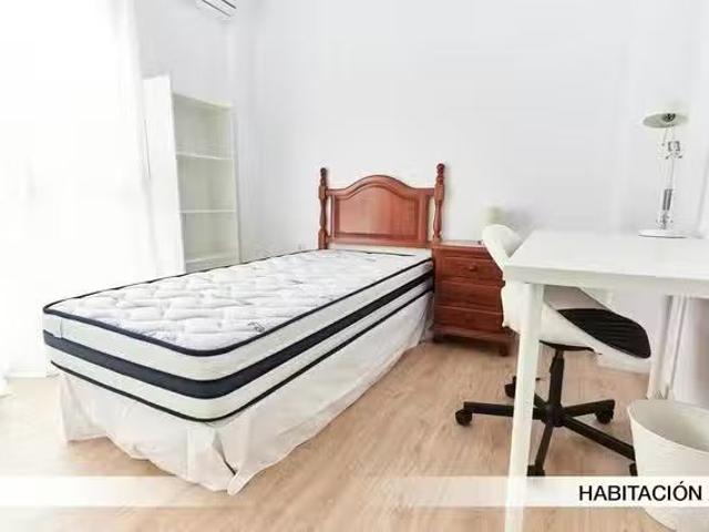 ¡Oferta! Habitación en Calle Afán de Ribera, El Cerro