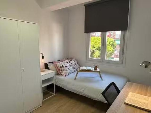 Encantador Habitación en Calle de Manuel Galindo