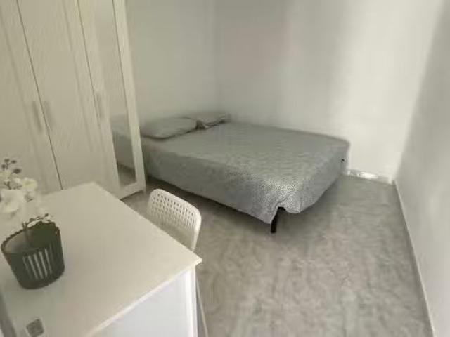 ¡Renta! Habitación en Calle de María Antonia, Moscardó