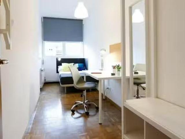 Único Habitación en Calle de Mauricio Legendre, Castilla