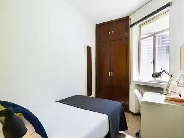 Encantador Habitación en Calle de Orense, Cuatro Caminos