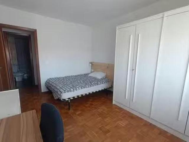¡Recién llegado! Habitación en Calle de Alfonso El Batallador.