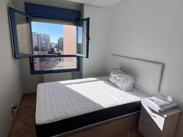 ¡Oferta! Habitación en Calle de Caleruega, Costillares