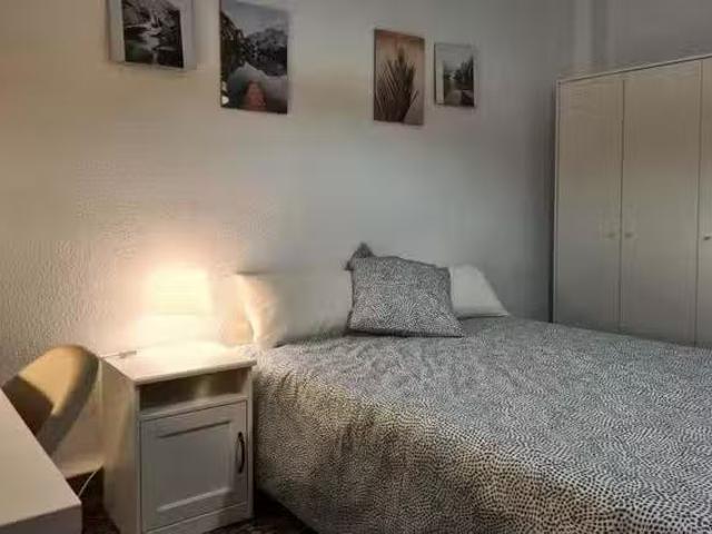 ¡Oferta! Habitación en Calle de Castellón