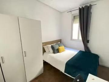 ¡En alquiler! Habitación en Calle de Carlos Arniches, Embajado.