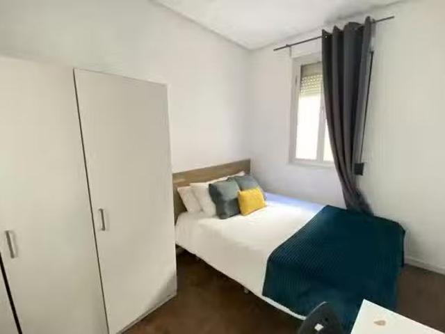 Acogedor Habitación en Calle de Carlos Arniches, Embajadores