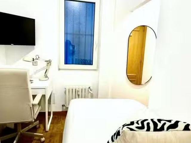 ¡Renta! Habitación en Calle de Cea Bermúdez