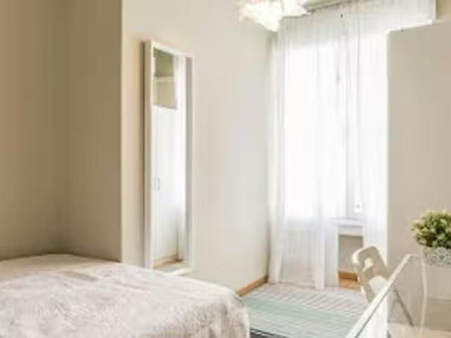 Acogedor Habitación en Calle de Edgar Neville, Cuatro Caminos