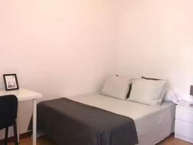 ¡Renta! Habitación en Calle de José Ortega y Gasset, Lista