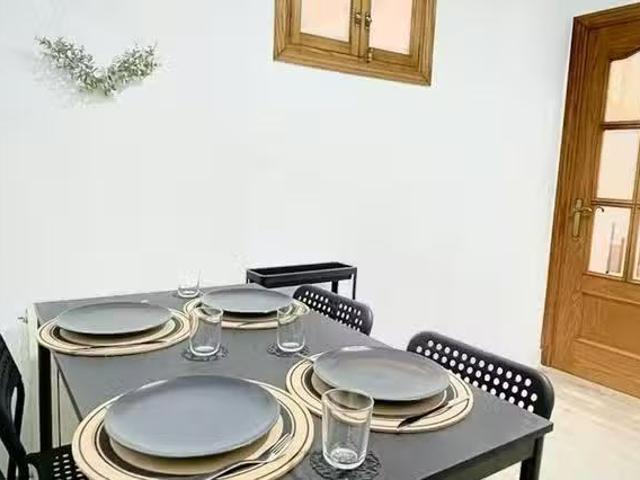 Bonito Habitación en Calle de la Villa, Palacio