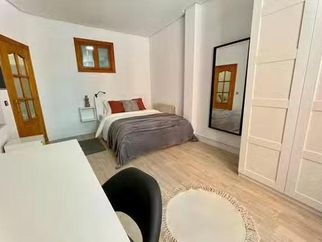 Único Habitación en Calle de la Villa, Palacio