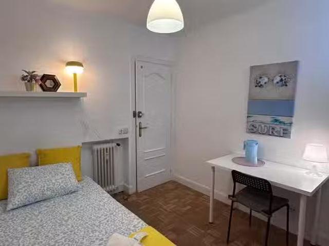 Encantador Habitación en Calle de Puentelarra