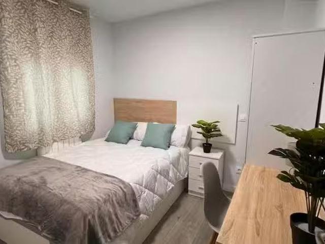 Acogedor Habitación en Calle de Sánchez Preciado, Valdezarza