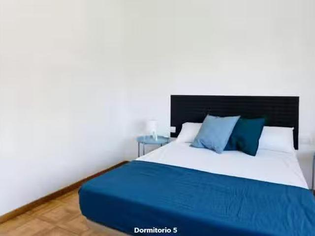 Bonito Habitación en Calle del Rosario, Palacio