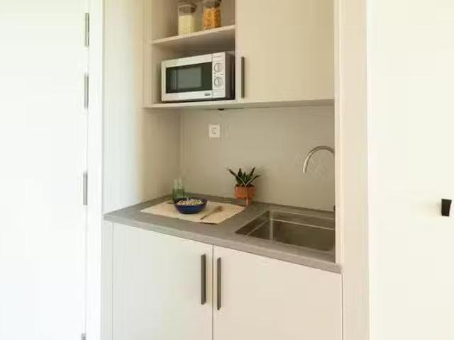 Único Habitación en Calle Fernando Población, Hospital