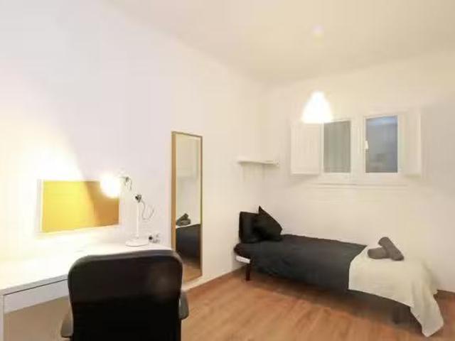 ¡En alquiler! Habitación en Carrer d'Alí bei, Fort Pienc