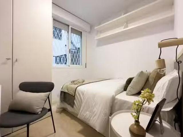 ¡Recién llegado! Habitación en Carrer d'Aribau, Sant Gervasi G.