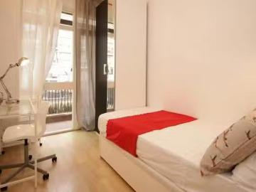Bonito Habitación en Carrer de Caballero, Les Corts