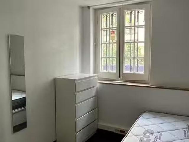 Único Habitación en Carrer de Castellet, Pedralbes