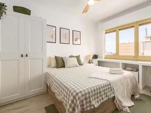 ¡Recién llegado! Habitación en Carrer de Còrsega