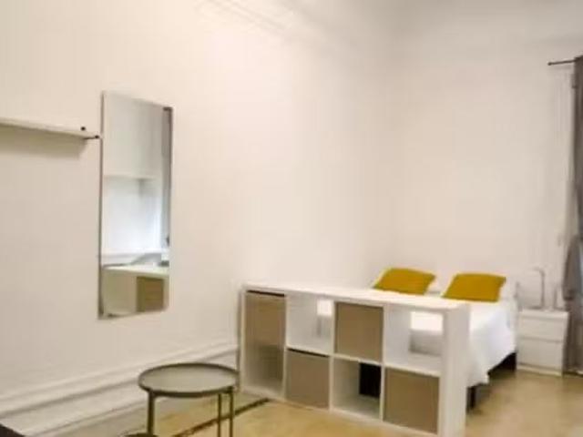 ¡Recién llegado! Habitación en Carrer de Muntaner, Sant Gervas.