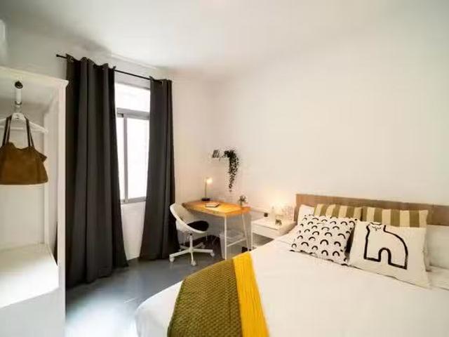 Bonito Habitación en Carrer de Pizarro