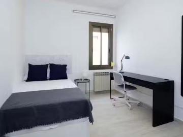 Único Habitación en Carrer de Rosalia de Castro