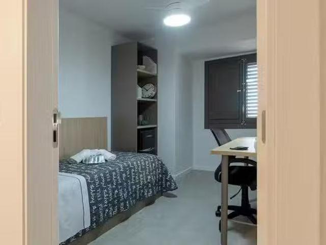 Único Habitación en Carrer de Sant Donís, Ciutat Vella