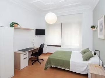 ¡Recién llegado! Habitación en Carrer de Sant Josep de Calassanç
