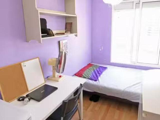 ¡En alquiler! Habitación en Carrer de Sabino Arana, La Materni.