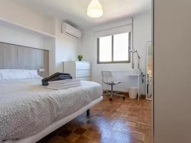 ¡Oferta! Habitación en Carrer de Sèneca, L'Amistat