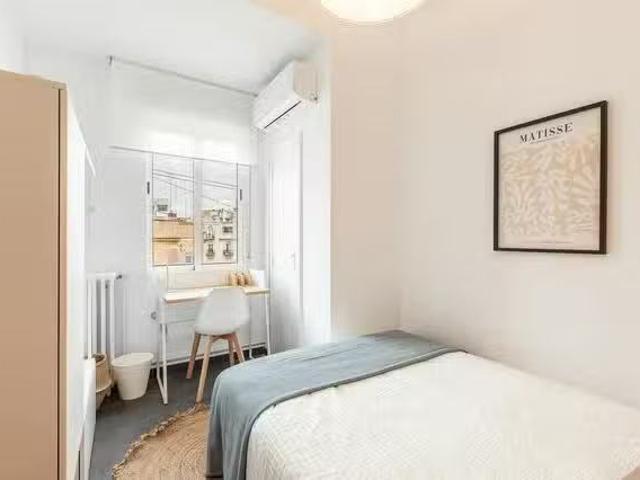 Bonito Habitación en Carrer del General Prim, L'Eixample