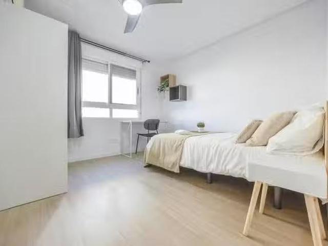 Único Habitación en Carrer del Doctor Vicent Zaragoza, Benimac.