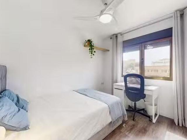 ¡En alquiler! Habitación en Carrer del Monestir de Poblet